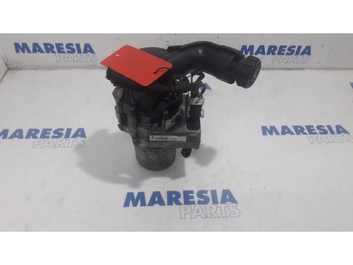 Gebruikte Servopomp Peugeot 508 SW (8E/8U) 2.0 RXH HYbrid4 16V Prijs € 288,75 Margeregeling aangeboden door Maresia Parts