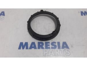 Gebruikte Tank element Pomp Peugeot 308 (L3/L8/LB/LH/LP) 1.2 12V e-THP PureTech 130 Prijs € 10,00 Margeregeling aangeboden door Maresia Parts