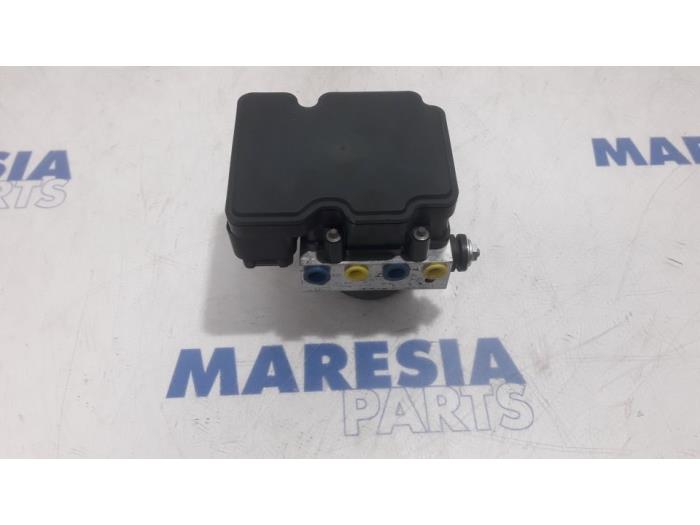 Gebruikte ABS Pomp Peugeot 308 (L3/L8/LB/LH/LP) 1.2 12V e-THP PureTech 130 Prijs € 262,50 Margeregeling aangeboden door Maresia Parts