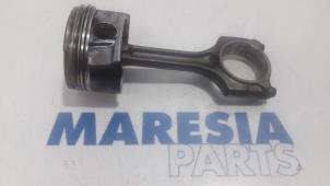 Gebruikte Zuiger Peugeot 508 (8D) 1.6 THP 16V Prijs € 50,00 Margeregeling aangeboden door Maresia Parts