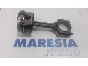 Gebruikte Zuiger Peugeot 508 (8D) 1.6 THP 16V Prijs € 50,00 Margeregeling aangeboden door Maresia Parts