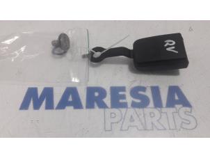Gebruikte Veiligheidsgordel Insteek rechts-voor Renault Master IV (MA/MB/MC/MD/MH/MF/MG/MH) 2.3 dCi 135 16V FWD Prijs € 48,40 Inclusief btw aangeboden door Maresia Parts