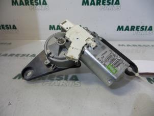 Gebruikte Ruitenwissermotor achter Renault Clio II (BB/CB) 1.6 16V Prijs € 25,00 Margeregeling aangeboden door Maresia Parts