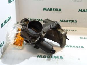 Gebruikte Gasklephuis Renault Espace (JK) 2.2 dCi 150 16V Grand Espace Prijs € 105,00 Margeregeling aangeboden door Maresia Parts