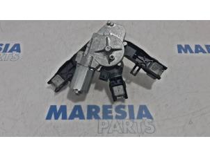 Gebruikte Motor Ruitenwisser achter Peugeot 308 (L3/L8/LB/LH/LP) 1.6 BlueHDi 100 Prijs € 25,00 Margeregeling aangeboden door Maresia Parts