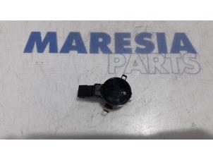 Gebruikte Sensor regen Peugeot 308 (L3/L8/LB/LH/LP) 1.6 BlueHDi 100 Prijs € 30,00 Margeregeling aangeboden door Maresia Parts