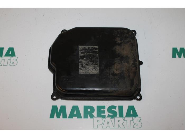 Gebruikte Versnellingsbakdeksel Renault Megane II (BM/CM) 1.6 16V Prijs € 25,00 Margeregeling aangeboden door Maresia Parts
