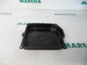 Gebruikte Versnellingsbakdeksel Peugeot 307 Break (3E) 1.6 16V Prijs € 25,00 Margeregeling aangeboden door Maresia Parts