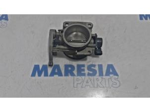 Gebruikte Gasklephuis Dacia Duster (HS) 1.6 16V Prijs € 50,00 Margeregeling aangeboden door Maresia Parts