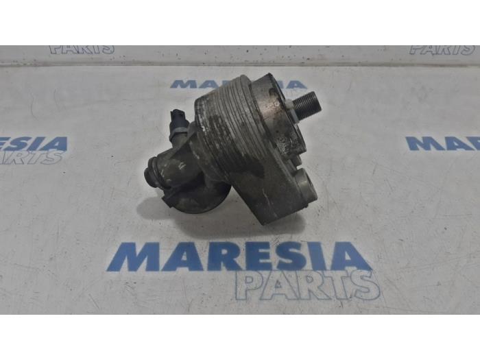 Gebruikte Oliefilterhouder Renault Scénic III (JZ) 1.5 dCi 110 Prijs € 50,00 Margeregeling aangeboden door Maresia Parts