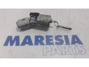 Gebruikte Kontaktslot + Sleutel Peugeot 5008 I (0A/0E) 1.6 THP 16V Prijs € 40,00 Margeregeling aangeboden door Maresia Parts
