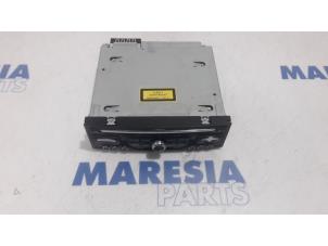 Gebruikte Radio CD Speler Peugeot 5008 I (0A/0E) 1.6 THP 16V Prijs € 288,75 Margeregeling aangeboden door Maresia Parts