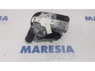 Gebruikte Motor Ruitenwisser achter Peugeot 5008 I (0A/0E) 1.6 THP 16V Prijs € 19,90 Margeregeling aangeboden door Maresia Parts