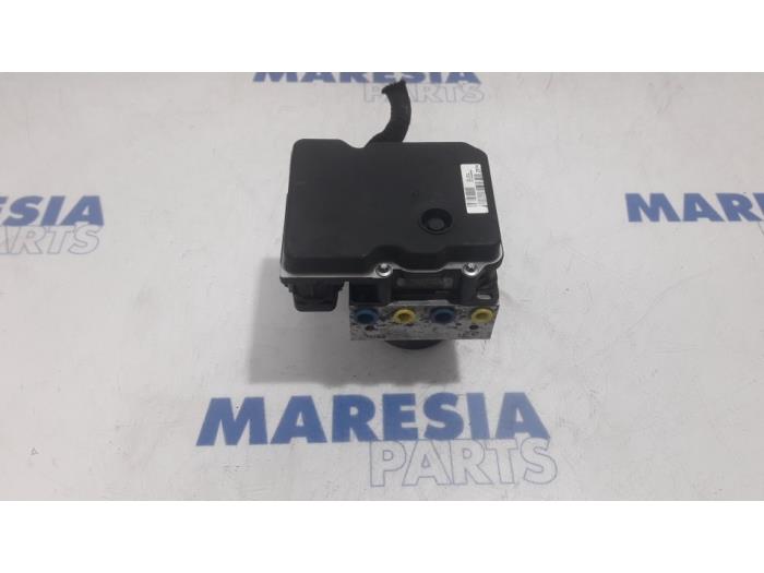 Gebruikte ABS Pomp Citroen C5 III Berline (RD) 1.6 HDiF 16V Prijs € 145,00 Margeregeling aangeboden door Maresia Parts