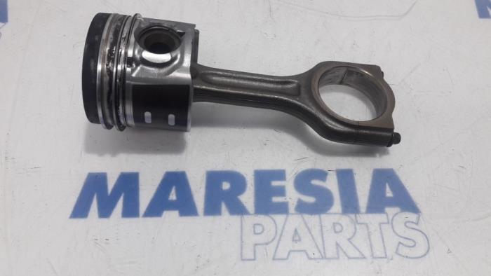 Gebruikte Zuiger Citroen C3 (SC) 1.6 HDi 92 Prijs € 50,00 Margeregeling aangeboden door Maresia Parts