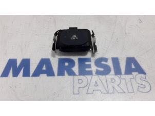 Gebruikte Regensensor Peugeot 3008 I (0U/HU) 1.6 VTI 16V Prijs € 35,00 Margeregeling aangeboden door Maresia Parts