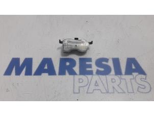 Gebruikte Sensor Bandenspanning Renault Scénic IV (RFAJ) 1.5 Energy dCi 110 Prijs € 35,00 Margeregeling aangeboden door Maresia Parts