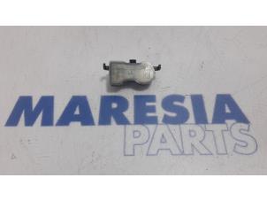 Gebruikte Sensor Bandenspanning Renault Megane IV (RFBB) 1.2 Energy TCE 130 Prijs € 35,00 Margeregeling aangeboden door Maresia Parts