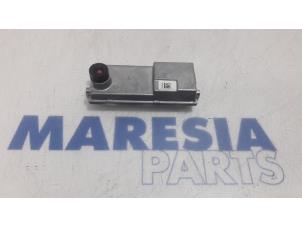 Gebruikte Camera voorzijde Renault Megane IV (RFBB) 1.2 Energy TCE 130 Prijs € 183,75 Margeregeling aangeboden door Maresia Parts
