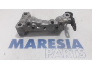 Gebruikte Motorrubber Citroen C4 Cactus (0B/0P) 1.6 Blue Hdi 100 Prijs € 30,00 Margeregeling aangeboden door Maresia Parts