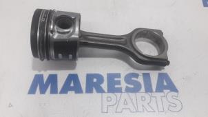 Gebruikte Zuiger Citroen C4 Cactus (0B/0P) 1.6 Blue Hdi 100 Prijs € 75,00 Margeregeling aangeboden door Maresia Parts