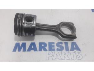 Gebruikte Zuiger Citroen C4 Cactus (0B/0P) 1.6 Blue Hdi 100 Prijs € 75,00 Margeregeling aangeboden door Maresia Parts