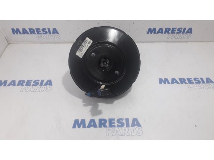 Gebruikte Rembekrachtiger Peugeot 208 I (CA/CC/CK/CL) 1.2 Vti 12V PureTech Prijs € 39,90 Margeregeling aangeboden door Maresia Parts
