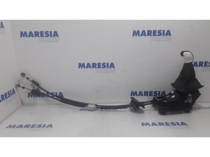 Gebruikte Versnellingspook Peugeot 208 I (CA/CC/CK/CL) 1.2 Vti 12V PureTech Prijs € 50,00 Margeregeling aangeboden door Maresia Parts