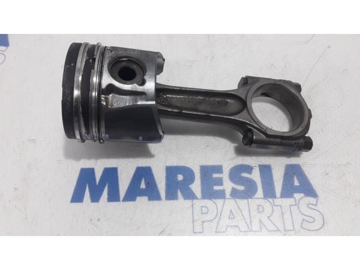 Gebruikte Zuiger Citroen C4 Picasso (UD/UE/UF) 2.0 HDiF 16V 135 Prijs € 60,00 Margeregeling aangeboden door Maresia Parts
