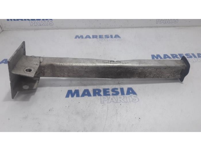 Gebruikte Subframe Peugeot 5008 I (0A/0E) 1.6 VTI 16V Prijs € 25,00 Margeregeling aangeboden door Maresia Parts