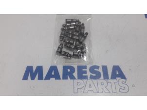 Gebruikte Klepstoter Peugeot 207/207+ (WA/WC/WM) 1.4 16V VTi Prijs € 50,00 Margeregeling aangeboden door Maresia Parts