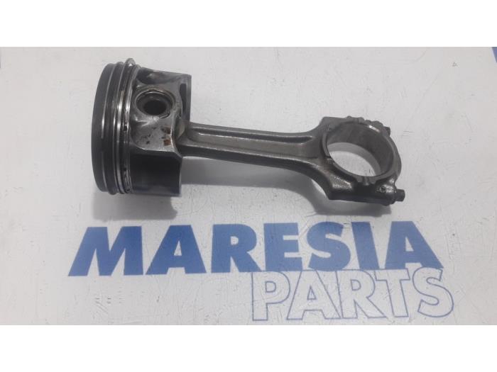 Gebruikte Zuiger Fiat Panda (312) 0.9 TwinAir Turbo 85 Prijs € 50,00 Margeregeling aangeboden door Maresia Parts