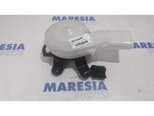 Gebruikte Chaufage Ventilatiemotor Citroen C4 Grand Picasso (3A) 1.6 BlueHDI 120 Prijs € 35,00 Margeregeling aangeboden door Maresia Parts