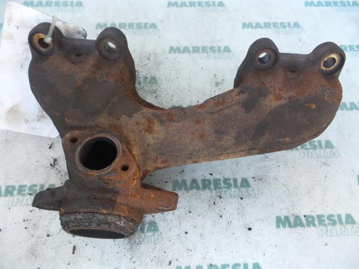 Gebruikte Uitlaatspruitstuk Peugeot Expert (222/224) 1.9D Prijs € 60,50 Inclusief btw aangeboden door Maresia Parts
