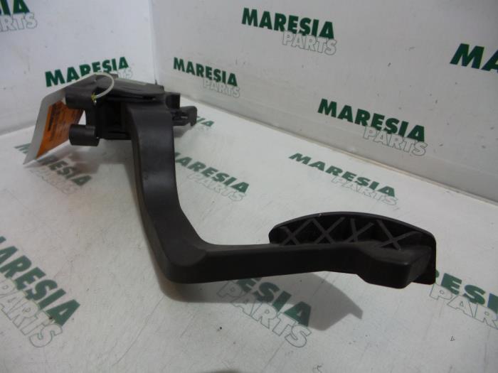 Gebruikte Gaspedaalpositie Sensor Fiat Doblo (223A/119) 1.9 JTD Multijet Prijs € 50,00 Margeregeling aangeboden door Maresia Parts