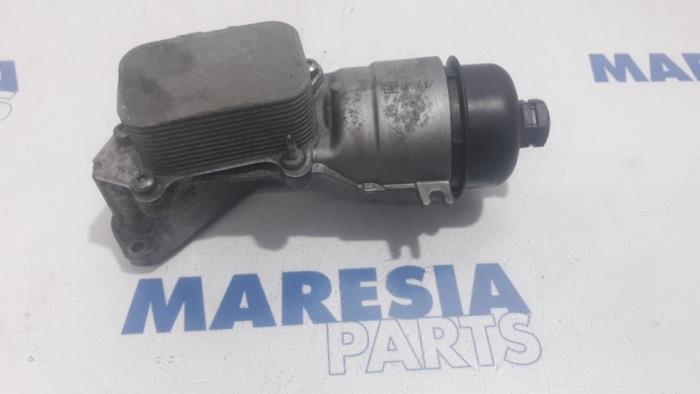 Gebruikte Oliefilterhouder Peugeot 208 I (CA/CC/CK/CL) 1.4 HDi Prijs € 50,00 Margeregeling aangeboden door Maresia Parts