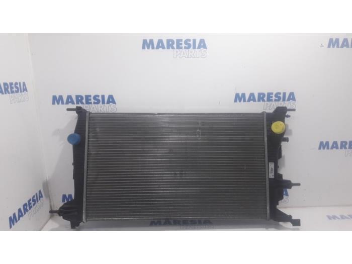 Gebruikte Radiateur Renault Megane III Grandtour (KZ) 1.5 dCi 110 Prijs € 35,00 Margeregeling aangeboden door Maresia Parts