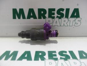 Gebruikte Injector (benzine injectie) Renault Safrane II 2.0 16V RTE,RXE Prijs € 25,00 Margeregeling aangeboden door Maresia Parts