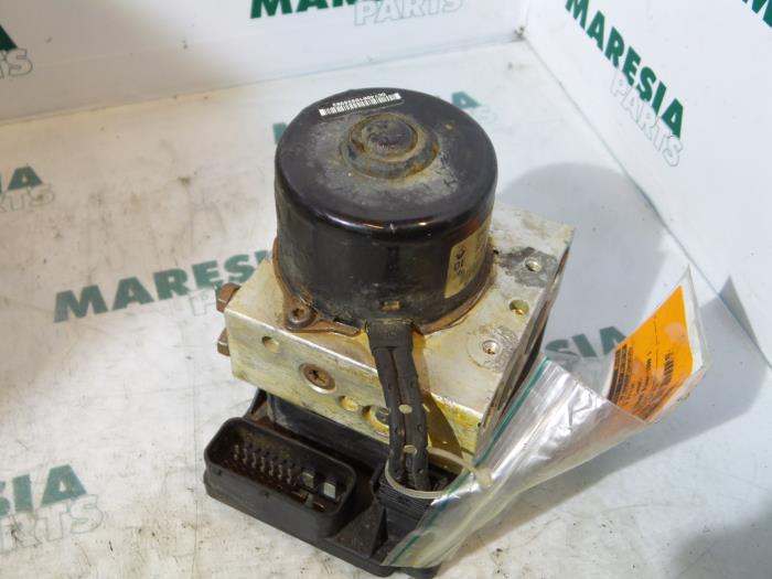 Gebruikte ABS Pomp Renault Laguna I (B56) 1.8 Prijs € 75,00 Margeregeling aangeboden door Maresia Parts