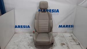 Gebruikte Voorstoel links Peugeot 508 (8D) 2.0 Hybrid4 16V Prijs € 262,50 Margeregeling aangeboden door Maresia Parts