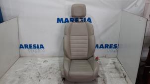 Gebruikte Voorstoel rechts Peugeot 508 (8D) 2.0 Hybrid4 16V Prijs € 262,50 Margeregeling aangeboden door Maresia Parts