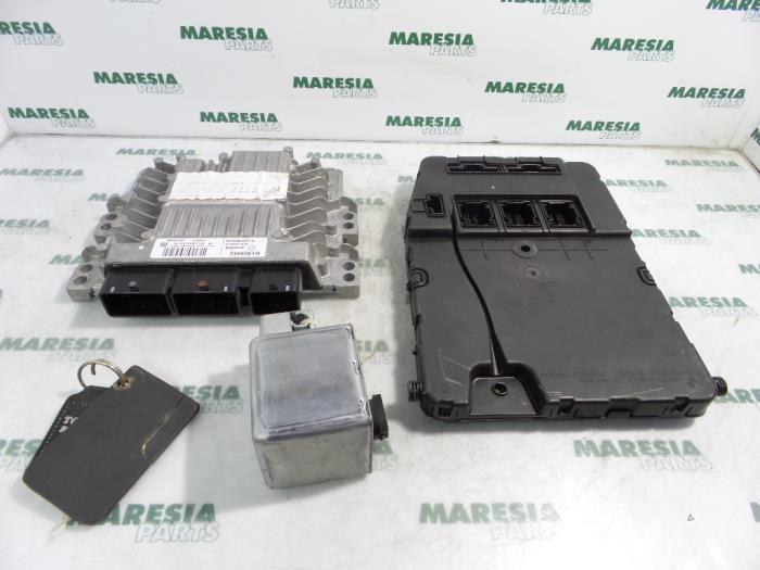 Gebruikte Computer Motormanagement Renault Scénic II (JM) 1.5 dCi 105 Prijs € 324,99 Margeregeling aangeboden door Maresia Parts
