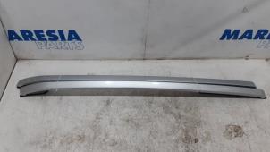 Gebruikte Dakrail set Peugeot 2008 (CU) 1.2 Vti 12V PureTech 82 Prijs € 157,50 Margeregeling aangeboden door Maresia Parts