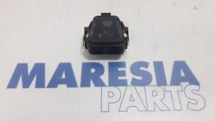 Gebruikte Sensor regen Peugeot 508 (8D) 2.0 Hybrid4 16V Prijs € 20,00 Margeregeling aangeboden door Maresia Parts