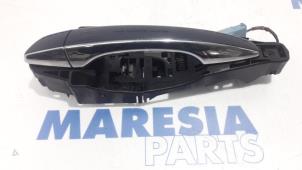 Gebruikte Portiergreep 4Deurs links-achter Peugeot 508 (8D) 2.0 Hybrid4 16V Prijs € 50,00 Margeregeling aangeboden door Maresia Parts