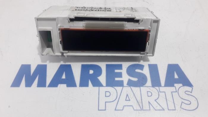 Gebruikte Display Interieur Renault Kangoo/Grand Kangoo (KW) 1.6 16V Prijs € 30,00 Margeregeling aangeboden door Maresia Parts