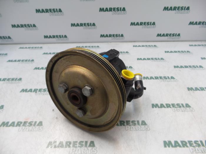 Gebruikte Pomp Servo Fiat Doblo (223A/119) 1.6 16V Prijs € 85,00 Margeregeling aangeboden door Maresia Parts