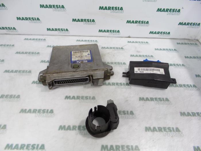 Gebruikte Computer Motormanagement Renault Kangoo (KC) 1.9 D 55 Prijs € 75,00 Margeregeling aangeboden door Maresia Parts