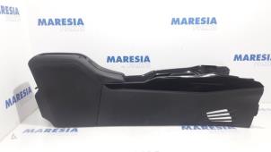 Gebruikte Middenconsoles Peugeot 308 (4A/C) 1.6 16V THP 150 Prijs € 65,00 Margeregeling aangeboden door Maresia Parts