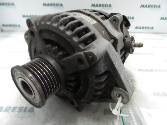Gebruikte Alternator Renault Vel Satis (BJ) 3.0 dCi V6 24V Prijs € 50,00 Margeregeling aangeboden door Maresia Parts